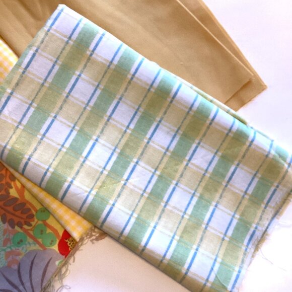 A Bundle Bag of Yellow Cotton Fabric Material Scraps Quilting Sewing Crafting - Picture 5 of 8